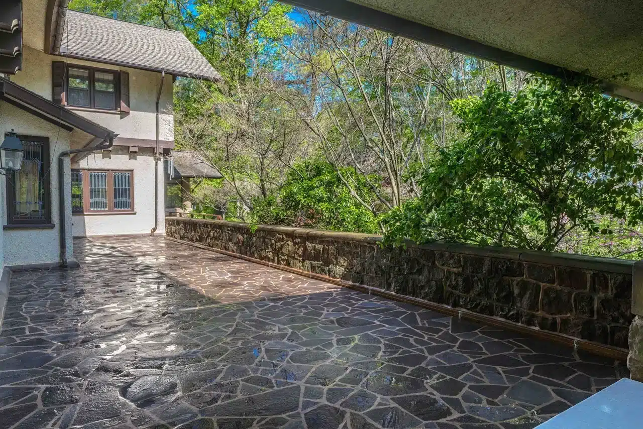 brownstone-veranda-2-full