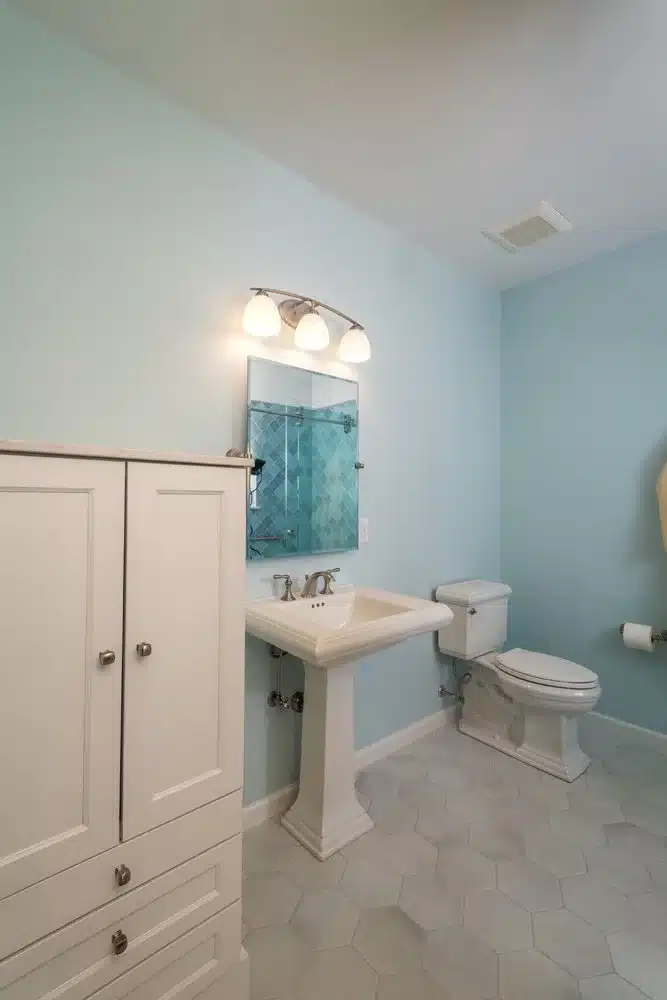 calming-blue-bathroom-2