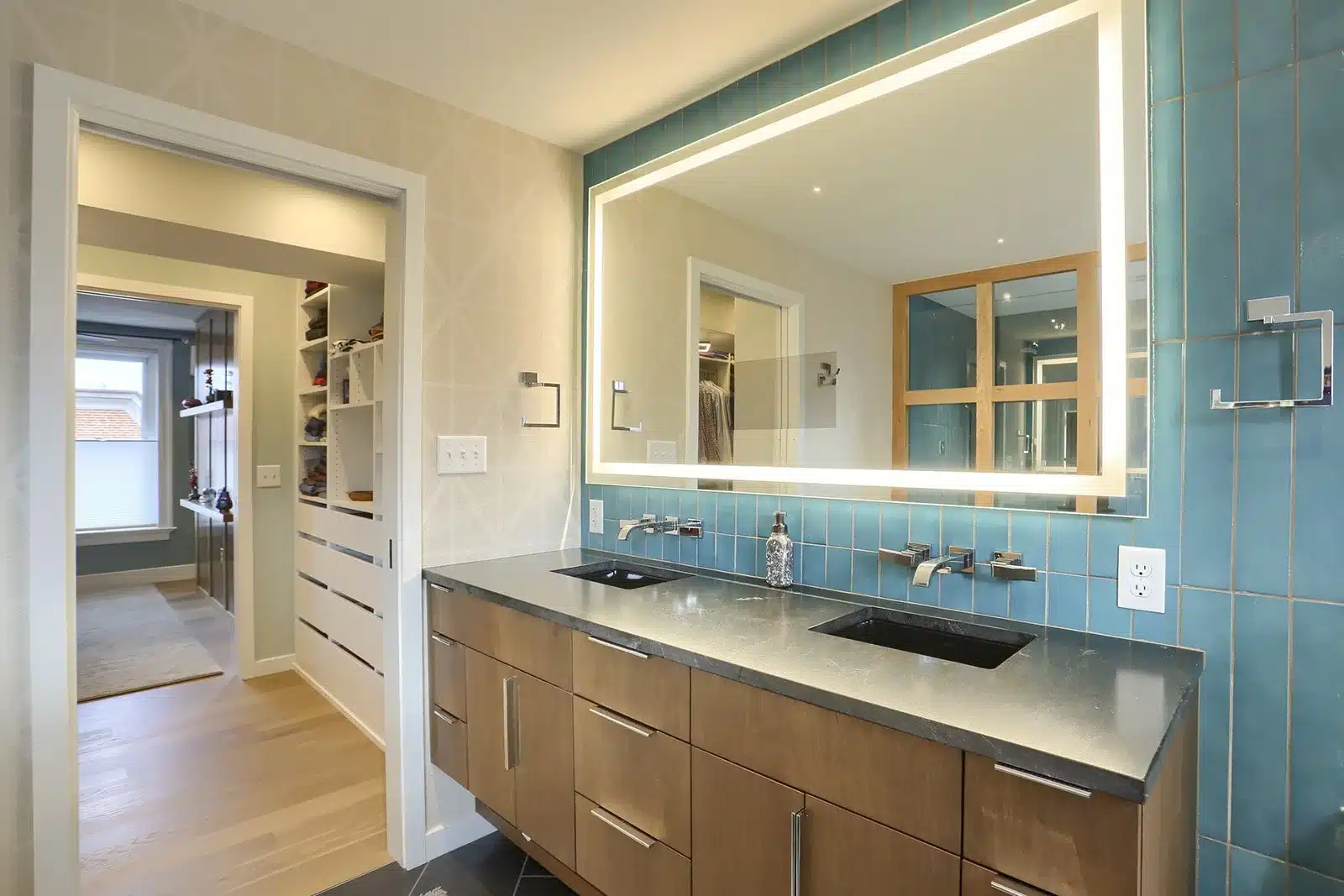 contemporary-primary-suite-16