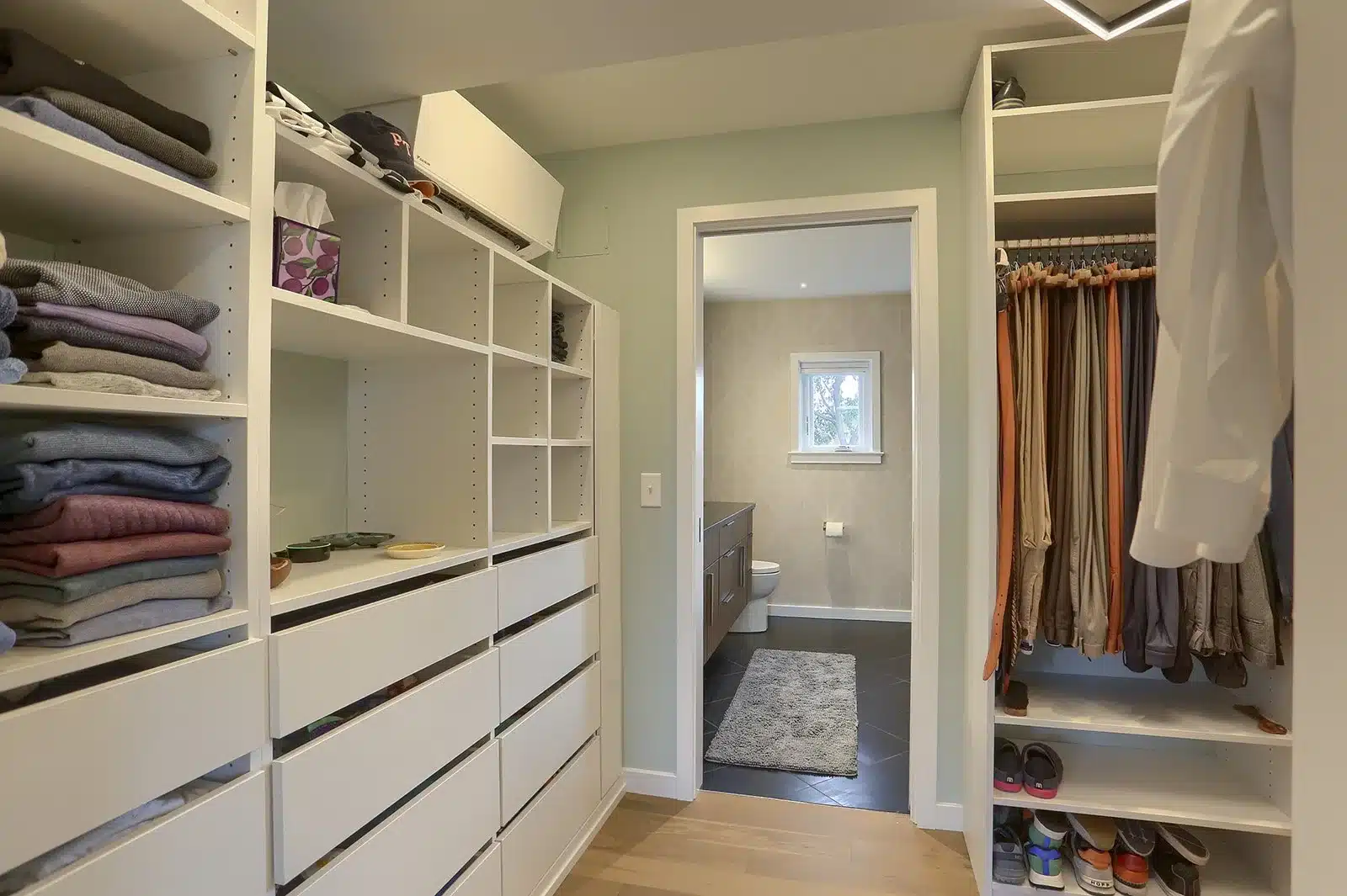 contemporary-primary-suite-9