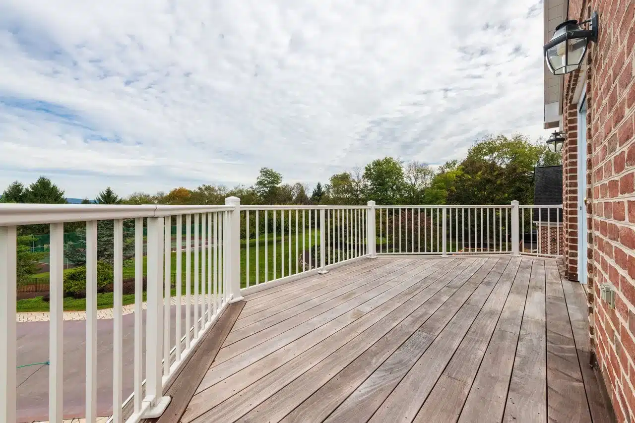 ipe-deck-8504394