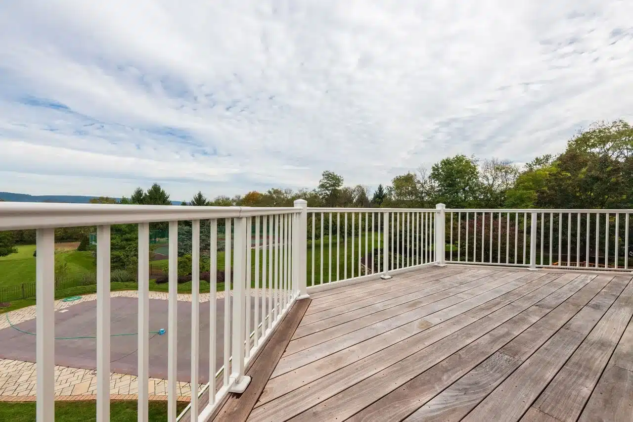 ipe-deck-8504397