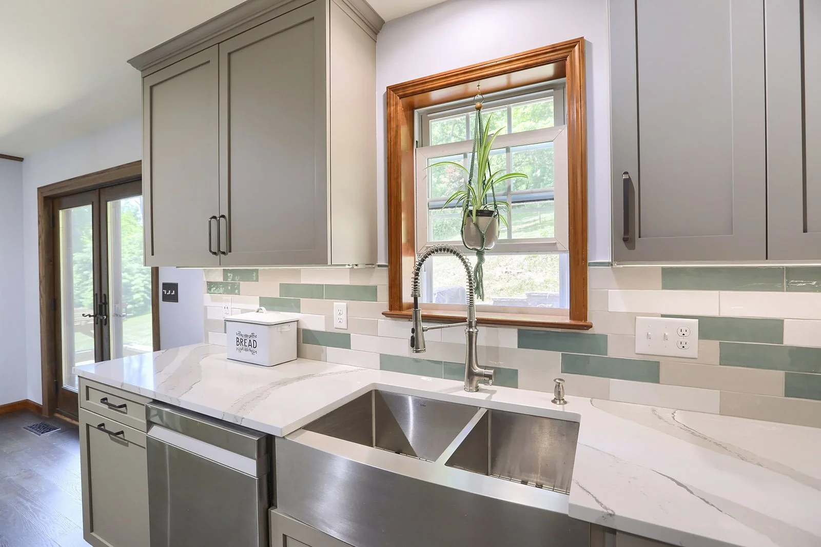 kitchen-neutral-tones-sink1