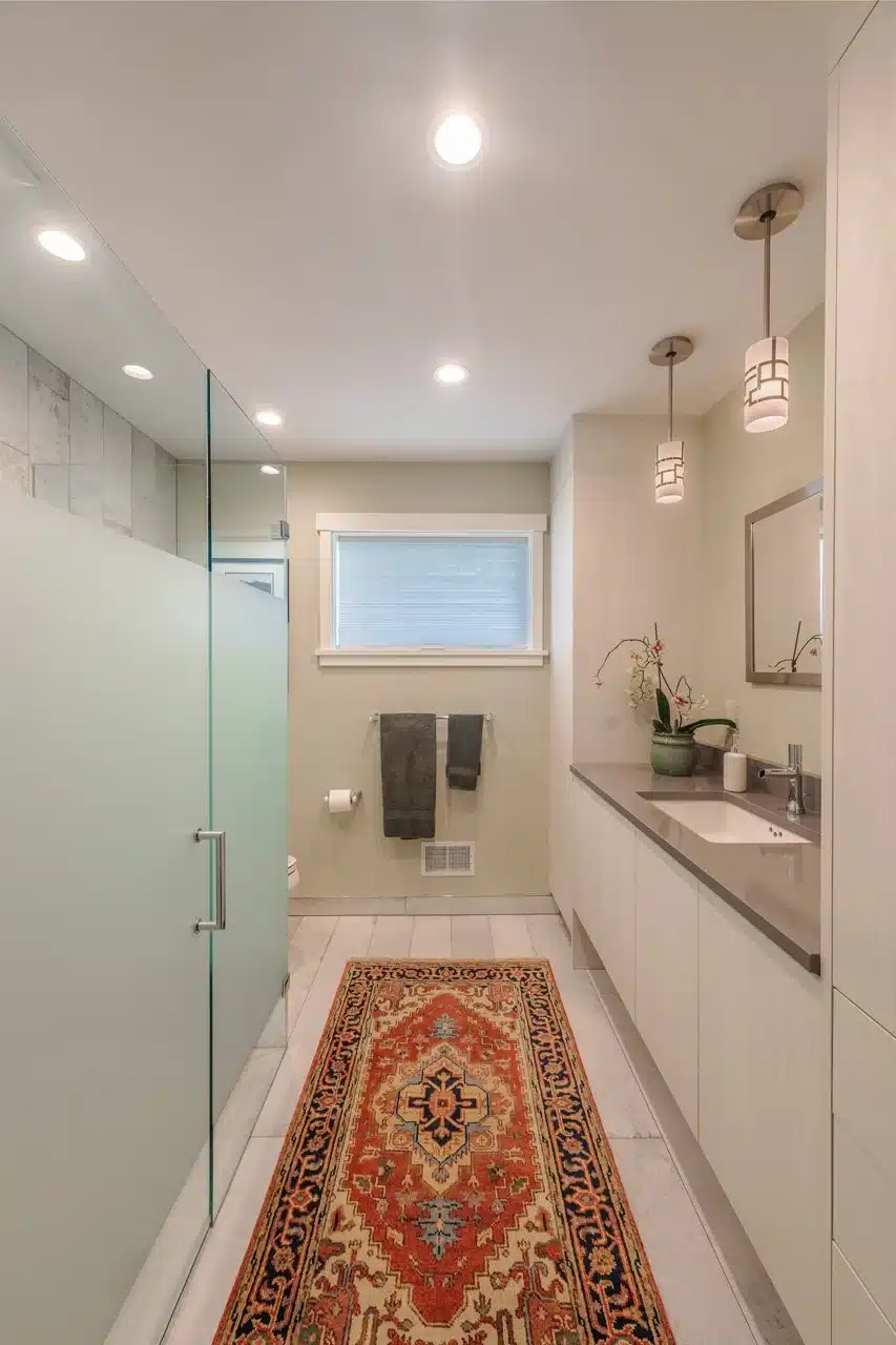 midcent-house-reno-bath-3-full