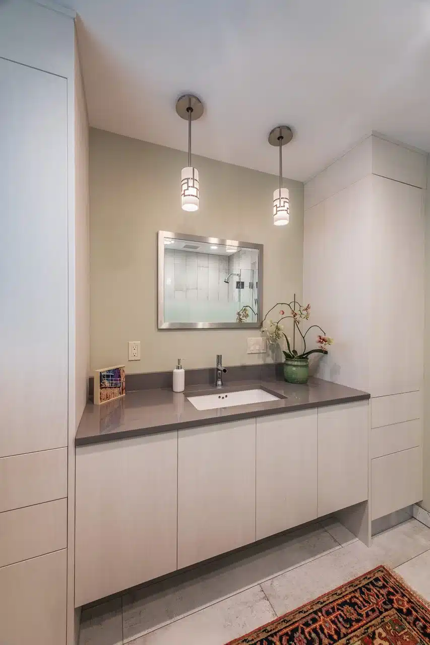 midcent-house-reno-bath-4-full