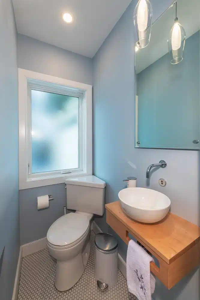 petite-powder-room_8505799
