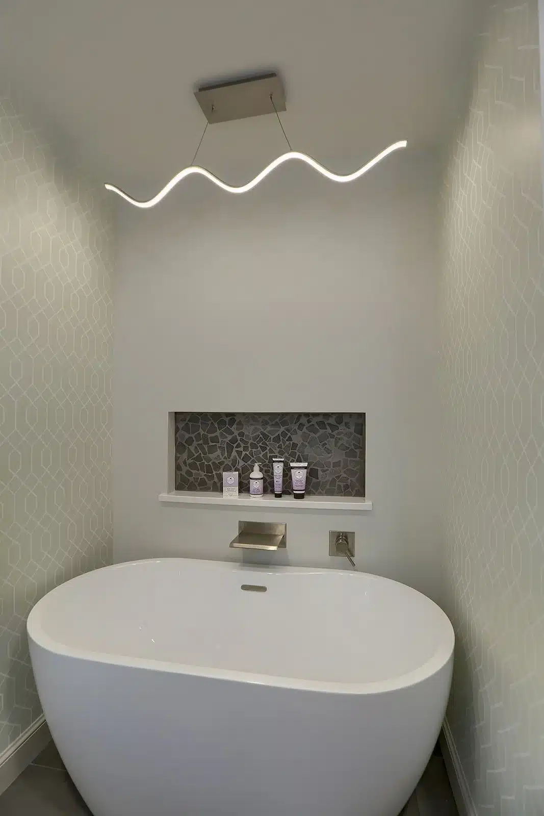 serene-bath-tub1